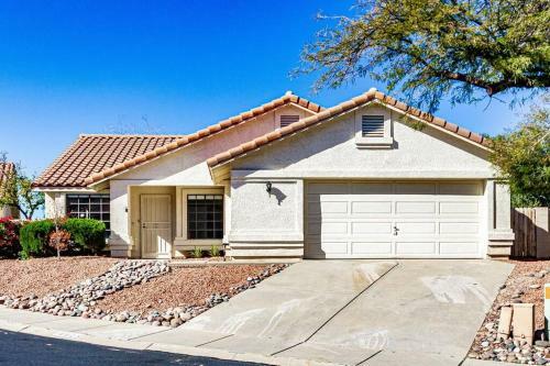 Contemporary Oro Valley Retreat With Mountain View