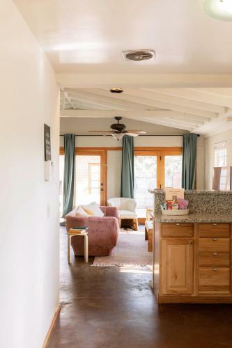 Desert Hues: A Private & Spacious Retreat W/pool