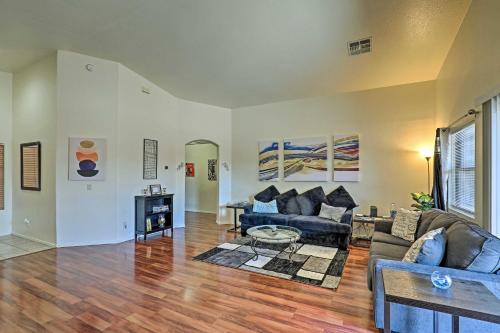 Spacious Southwestern Hideaway Pets Welcome!
