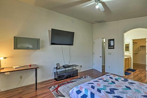 Spacious Southwestern Hideaway Pets Welcome!