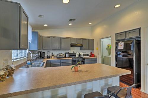 Spacious Southwestern Hideaway Pets Welcome!