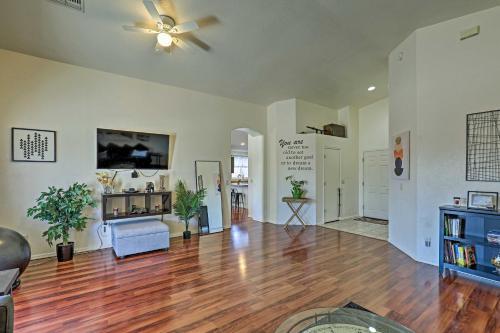 Spacious Southwestern Hideaway Pets Welcome!