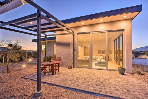Modern Desert Dwelling With Panoramic Views!