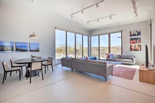 Modern Desert Dwelling With Panoramic Views!