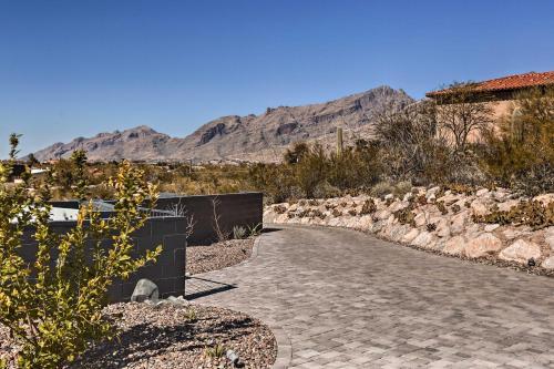 Modern Desert Dwelling With Panoramic Views!