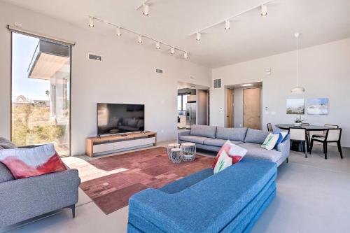 Modern Desert Dwelling With Panoramic Views!