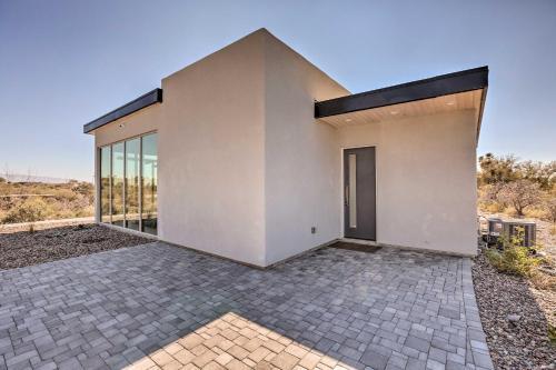 Modern Desert Dwelling With Panoramic Views!