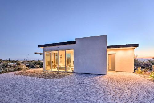 Modern Desert Dwelling With Panoramic Views!