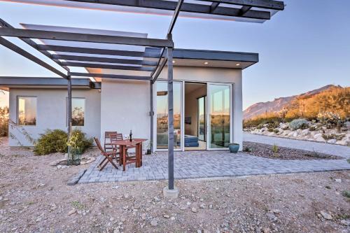 Modern Desert Dwelling With Panoramic Views!