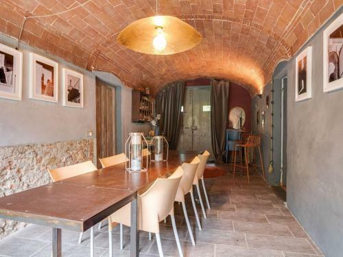 Tuscan Holiday Home In Molina Di Quosa With Pool