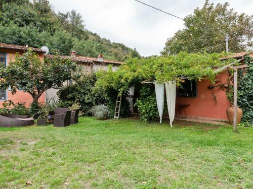 Tuscan Holiday Home In Molina Di Quosa With Pool