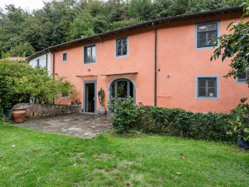 Tuscan Holiday Home In Molina Di Quosa With Pool