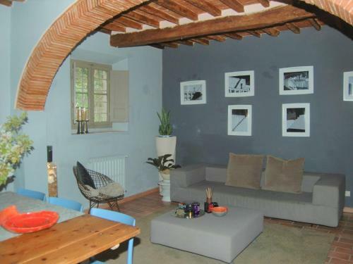 Tuscan Holiday Home In Molina Di Quosa With Pool