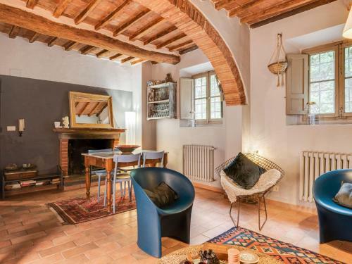 Tuscan Holiday Home In Molina Di Quosa With Pool