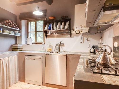 Tuscan Holiday Home In Molina Di Quosa With Pool