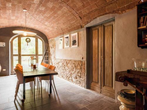 Tuscan Holiday Home In Molina Di Quosa With Pool