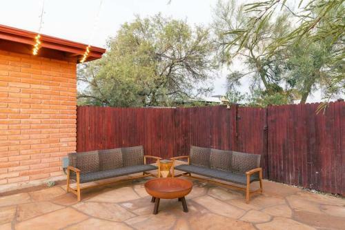 The Rosewood Adobe - Private Retreat W/pool