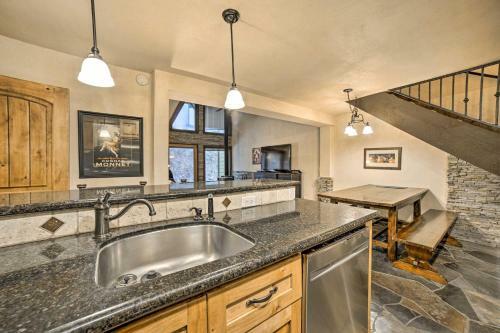 Apartamento Ski-hideaway Condo 8 Miles To Beaches And Parks!