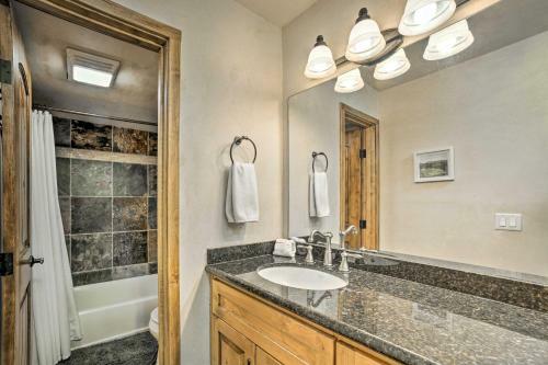 Apartamento Ski-hideaway Condo 8 Miles To Beaches And Parks!