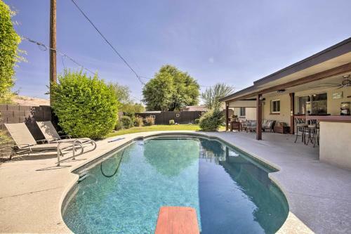 Phoenix Home With Pool, Backyard, And Gas Grill!