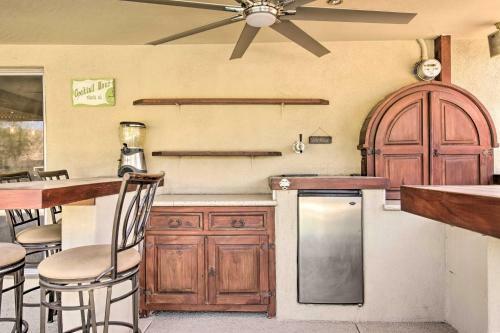 Phoenix Home With Pool, Backyard, And Gas Grill!