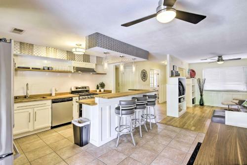 Phoenix Home With Pool, Backyard, And Gas Grill!