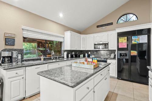 Premier Hosts Present Scottsdale Luxury Oasis With Lagoon Pool