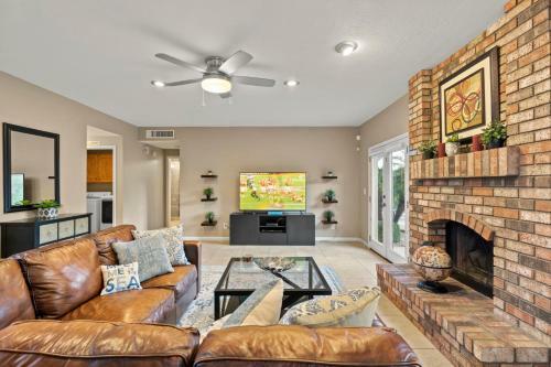 Premier Hosts Present Scottsdale Luxury Oasis With Lagoon Pool