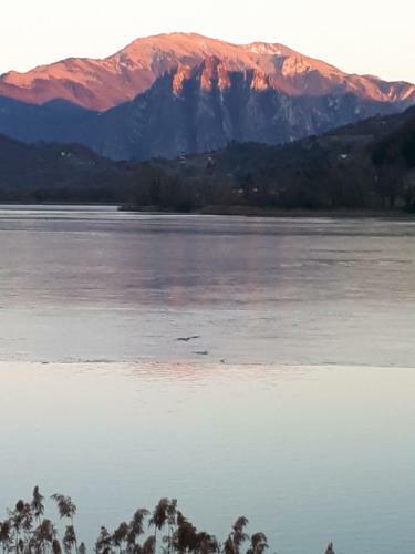 Un Nido Sul Lago