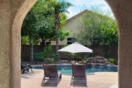 Awe-inspiring Arizona Getaway With Backyard Oasis