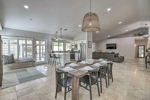 Upscale Home With Pool Less Than 5 Miles To Golfing