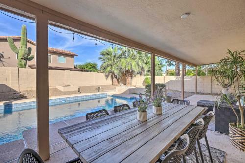 Upscale Home With Pool Less Than 5 Miles To Golfing