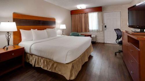 Hotel Extend -a- Suites Phoenix Airport