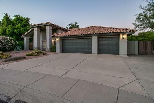 Private Sanctuary In North Scottsdale Wpool