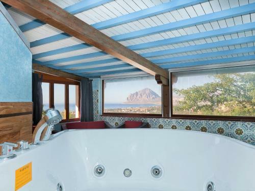 Equipped Villa With Private Pool And Panoramic Sea Views
