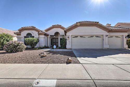 Stylish Phoenix Sanctuary With Outdoor Oasis!