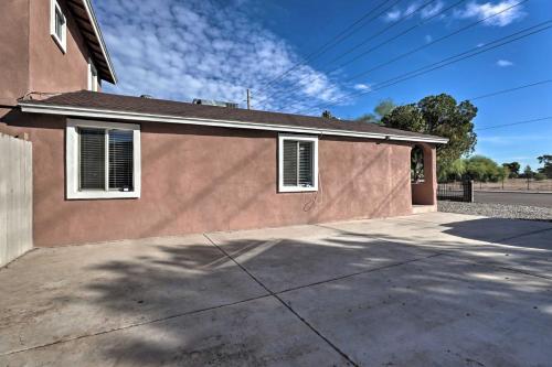 Pet-friendly Phoenix Home Less Than 3 Mi To Downtown!