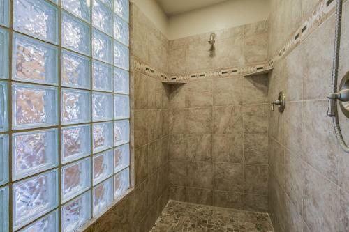 Stylish & Spacious Phoenix Mid Town Guest House