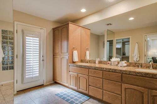 Stylish & Spacious Phoenix Mid Town Guest House