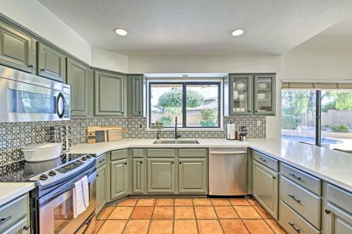 Upscale, Modern Abode, Walk To South Mtn Park