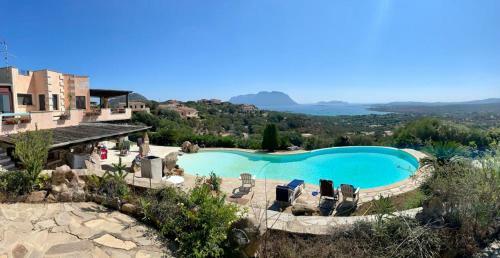 Villa And Pool Tavolara View
