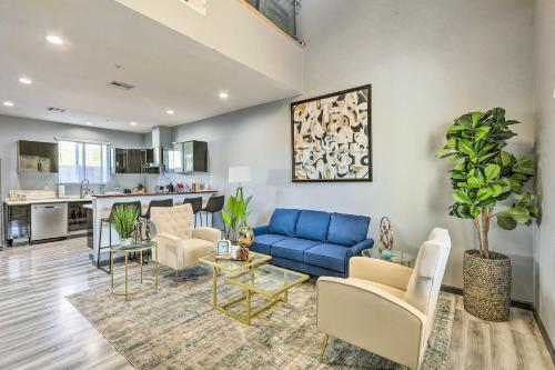 Chic Pet-friendly Townhome Near Papago Park!