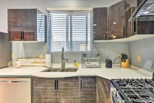 Chic Pet-friendly Townhome Near Papago Park!