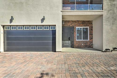 Chic Pet-friendly Townhome Near Papago Park!