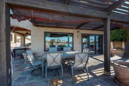 Lakefront Oasis