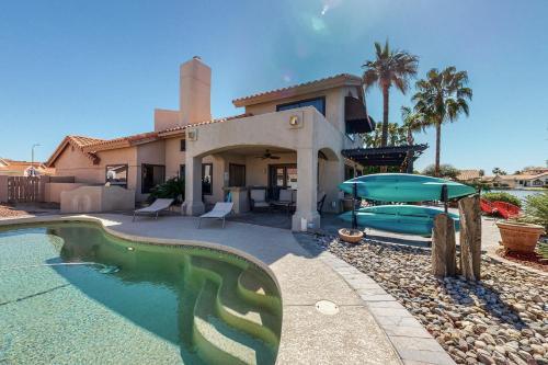 Lakefront Oasis