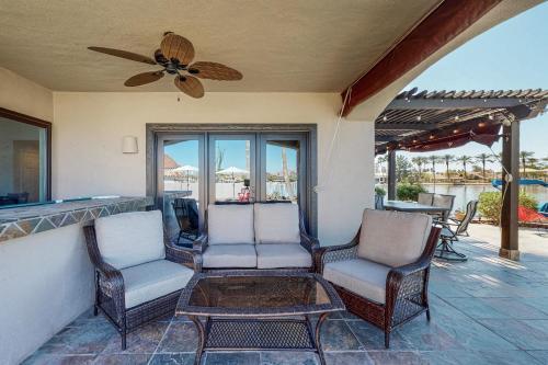 Lakefront Oasis