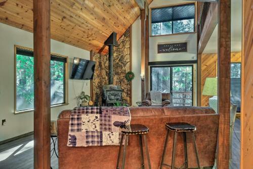 Cozy Arnold Cabin With Fireplace And Mtn Views!