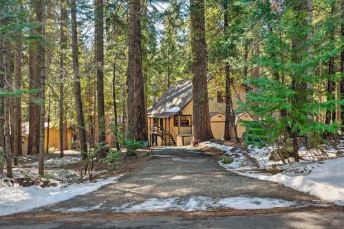 Cozy Arnold Cabin With Fireplace And Mtn Views!