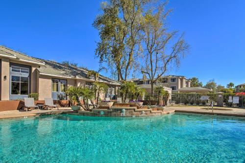 Apartamento Chic Resort-style Condo Walk To Papago Park!